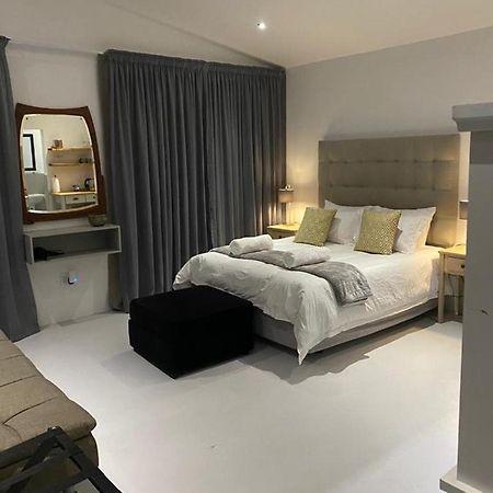 Ferienwohnung Miles House George Exterior foto